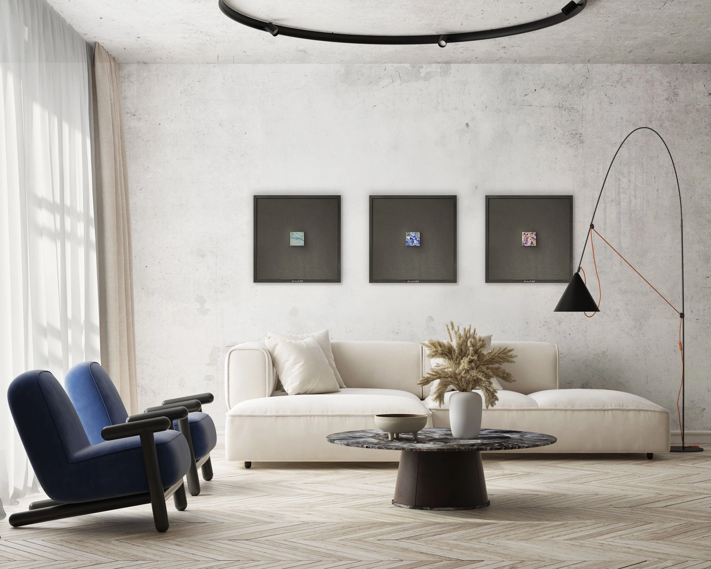 Minimalistisch eingerichtetes, helles Wohnzimmer mit drei Natursteinkunstwerken von STEINBILD an der Wand